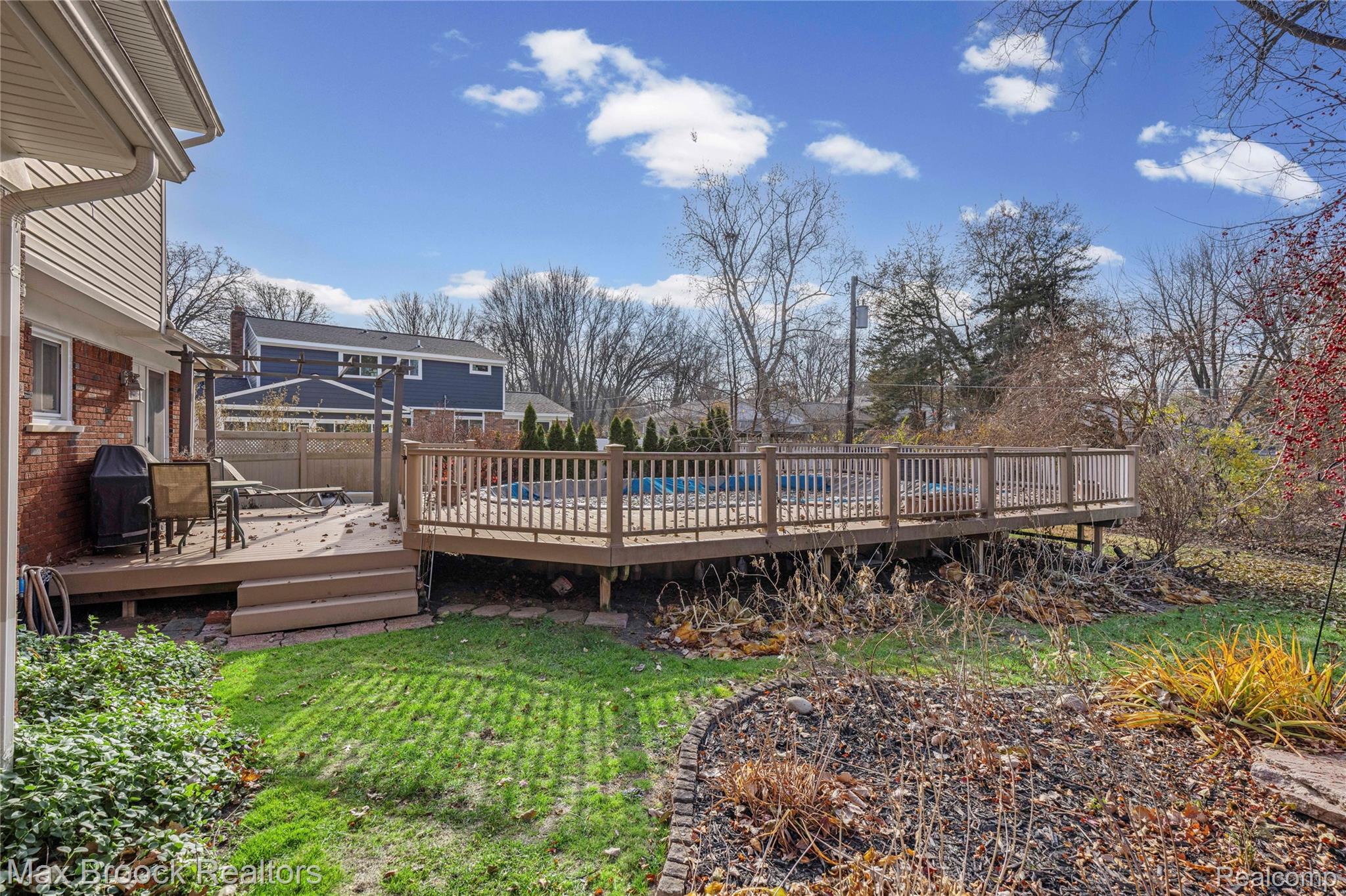 6335 Thorneycroft Drive