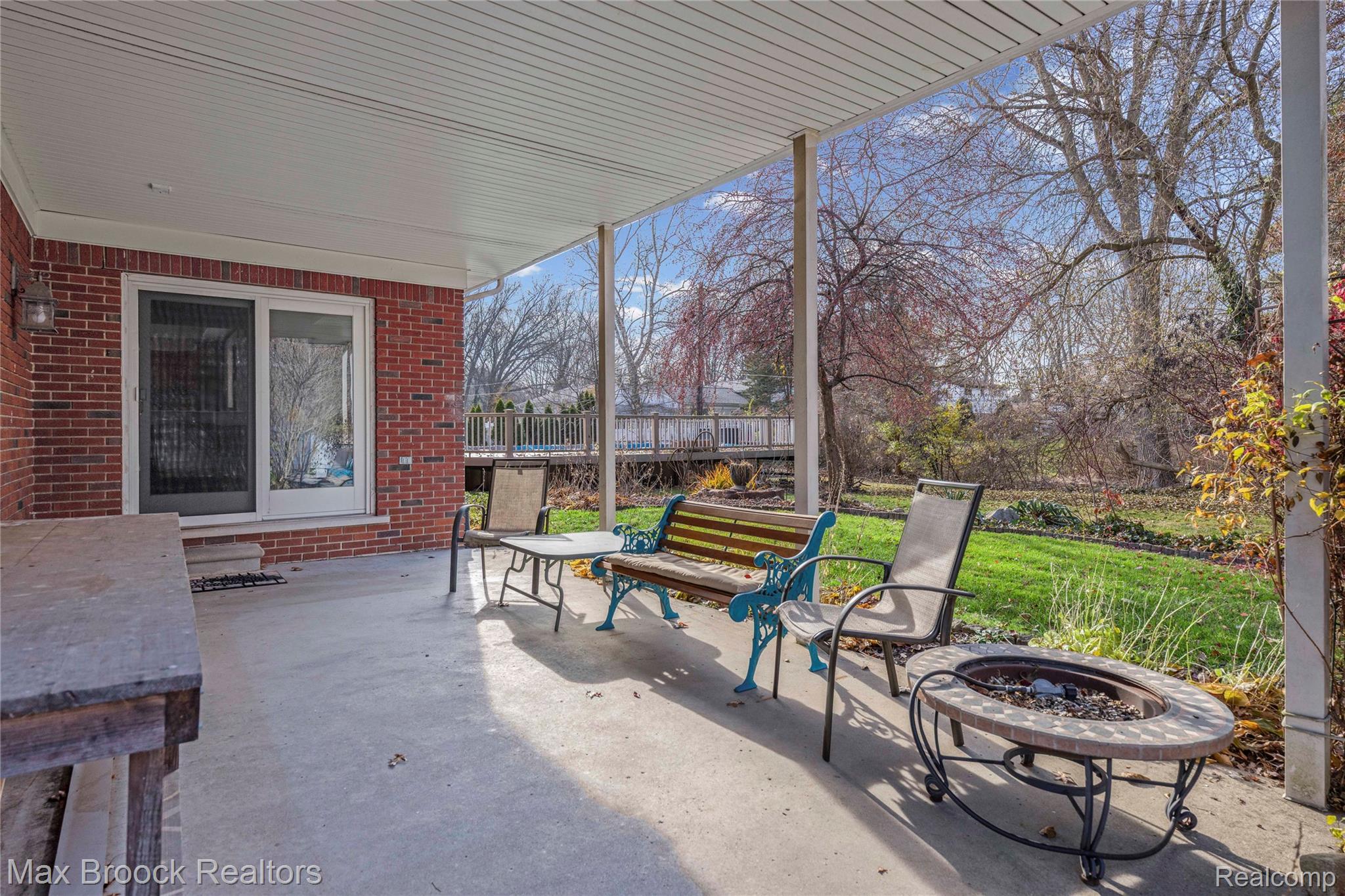 6335 Thorneycroft Drive