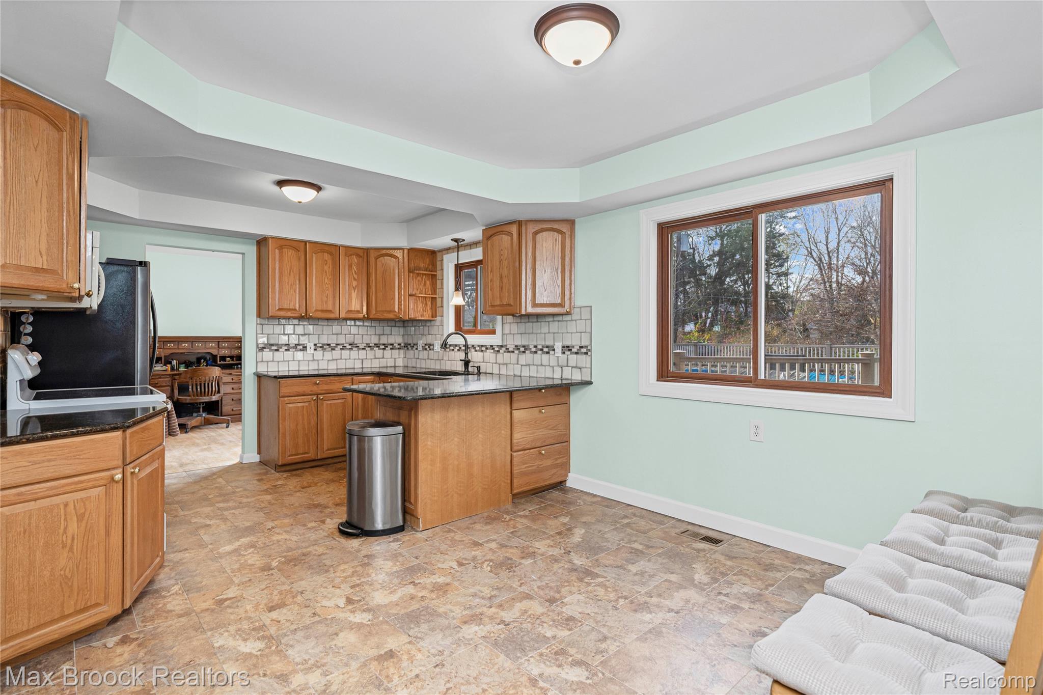 6335 Thorneycroft Drive