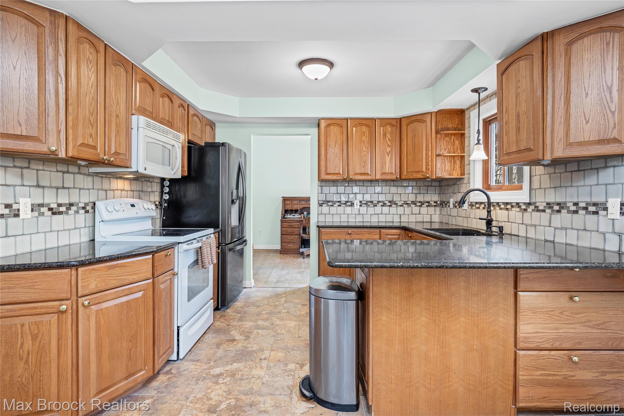 6335 Thorneycroft Drive