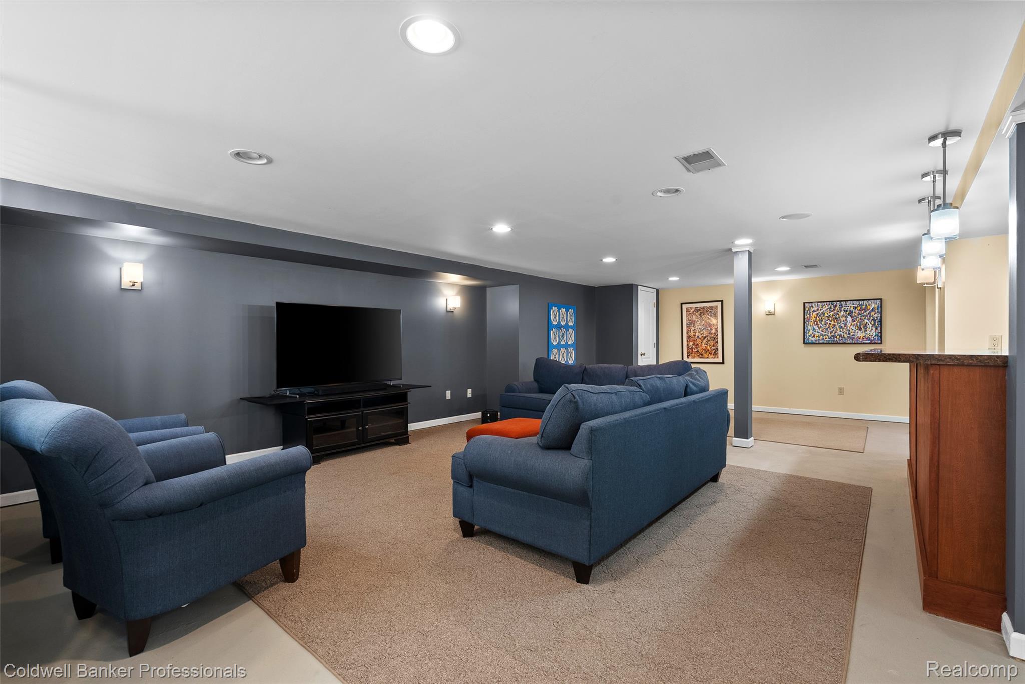 46985 Glastonbury Drive