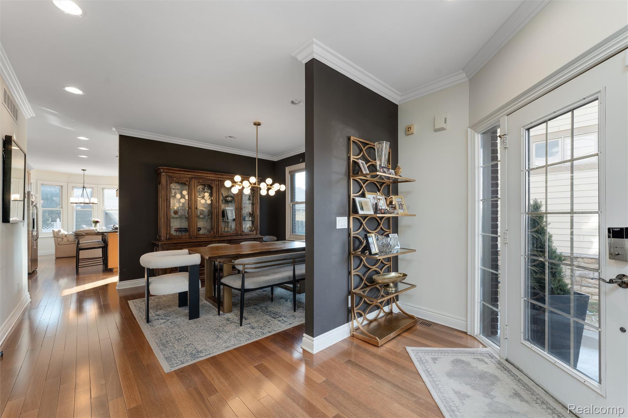 717 S Kenwood Avenue