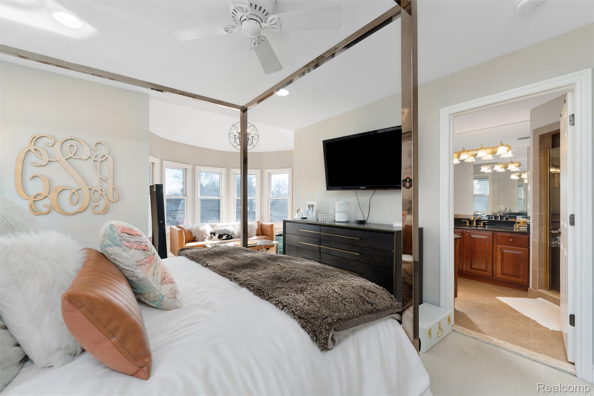 717 S Kenwood Avenue