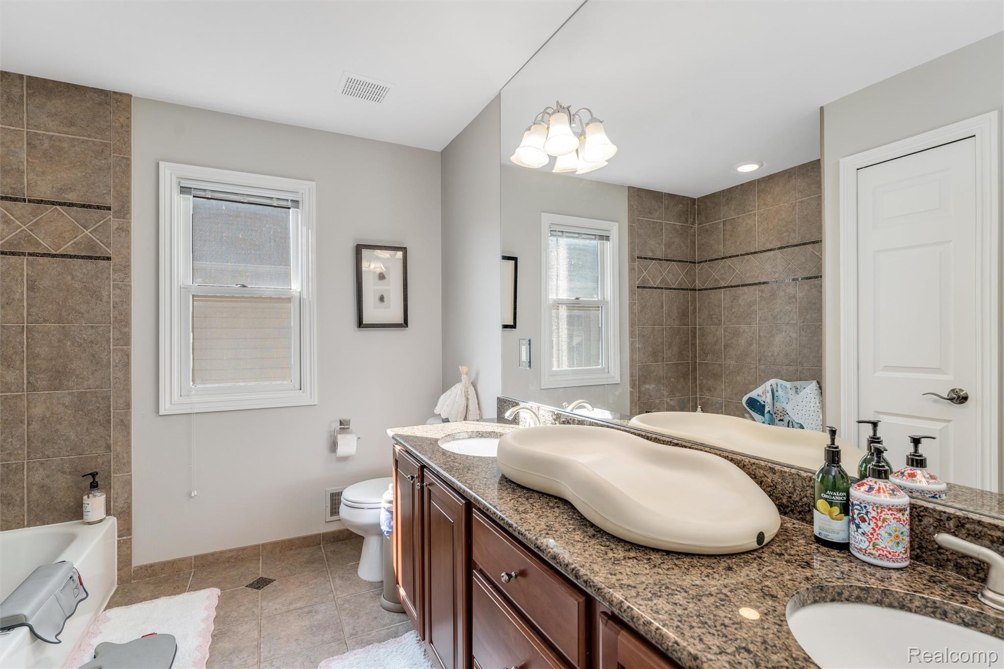 717 S Kenwood Avenue