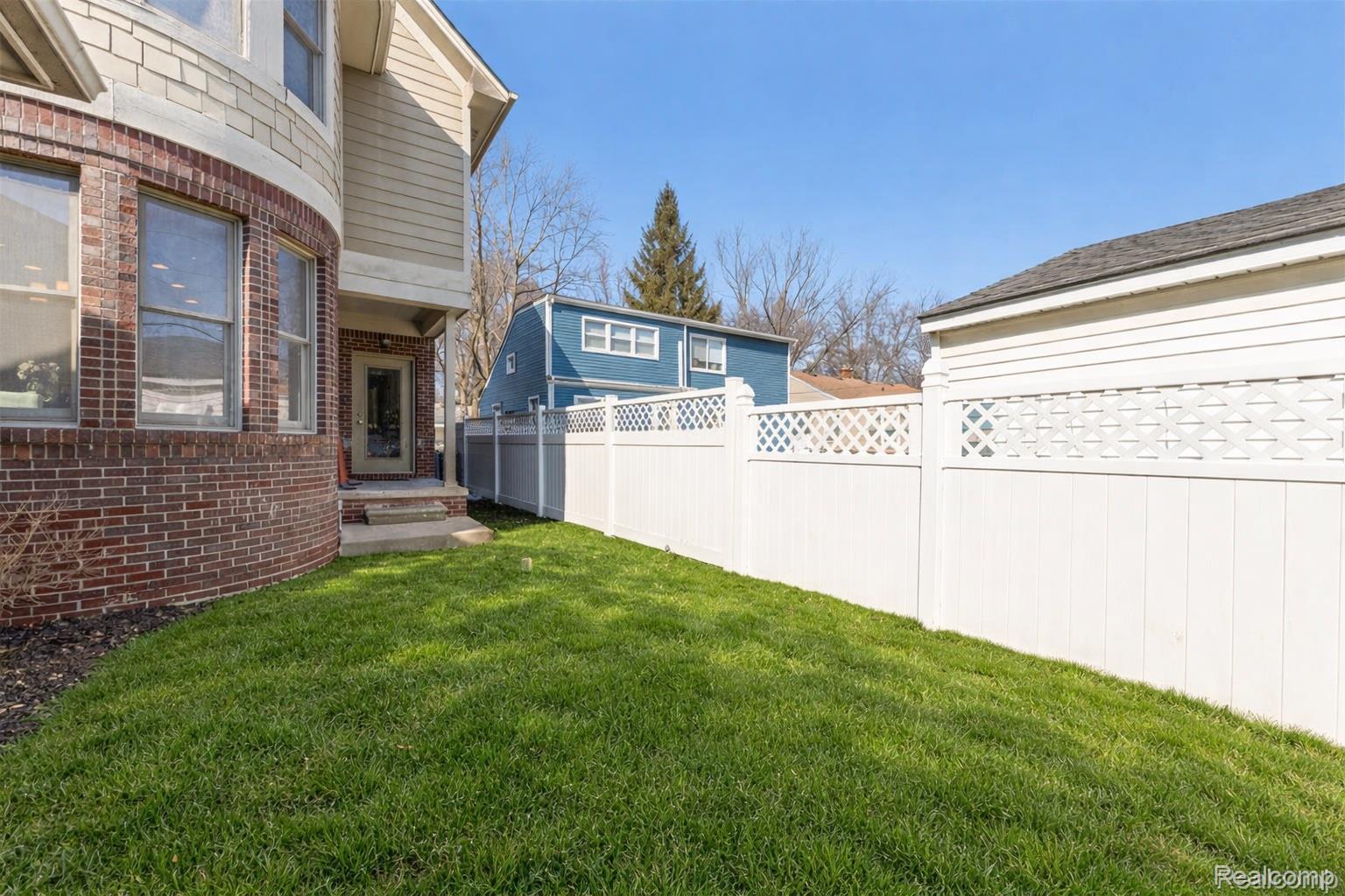 717 S Kenwood Avenue