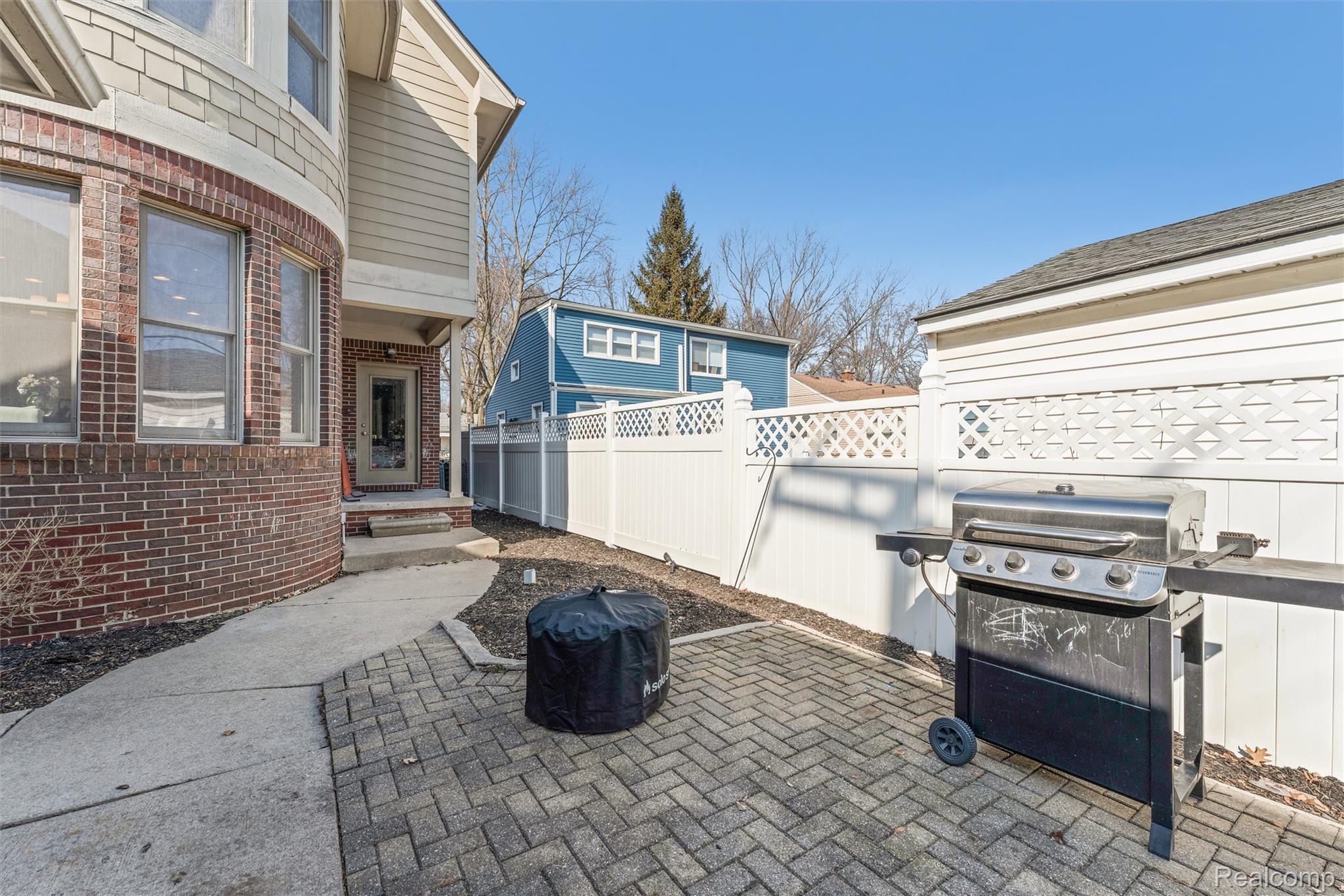 717 S Kenwood Avenue