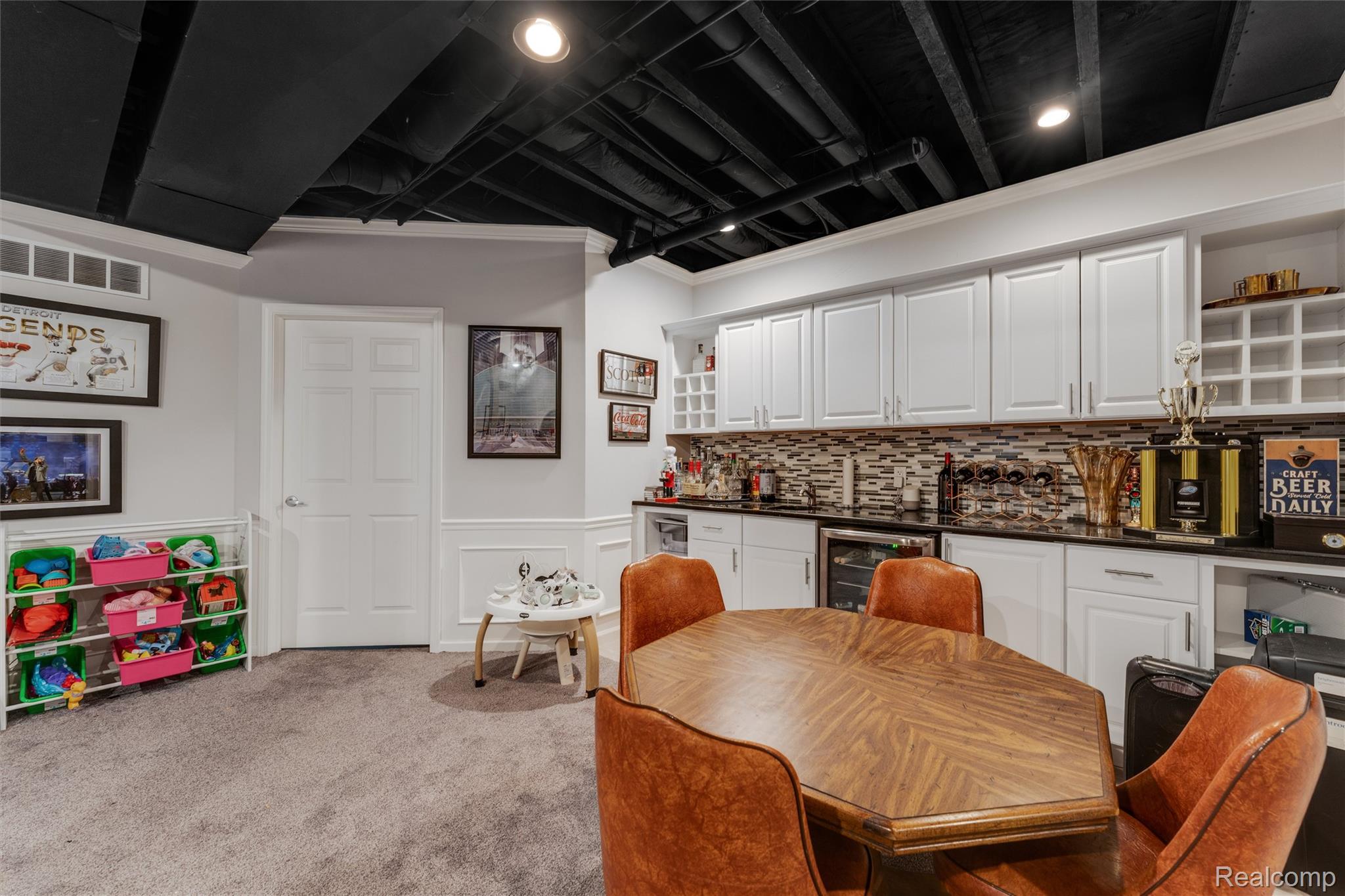 717 S Kenwood Avenue