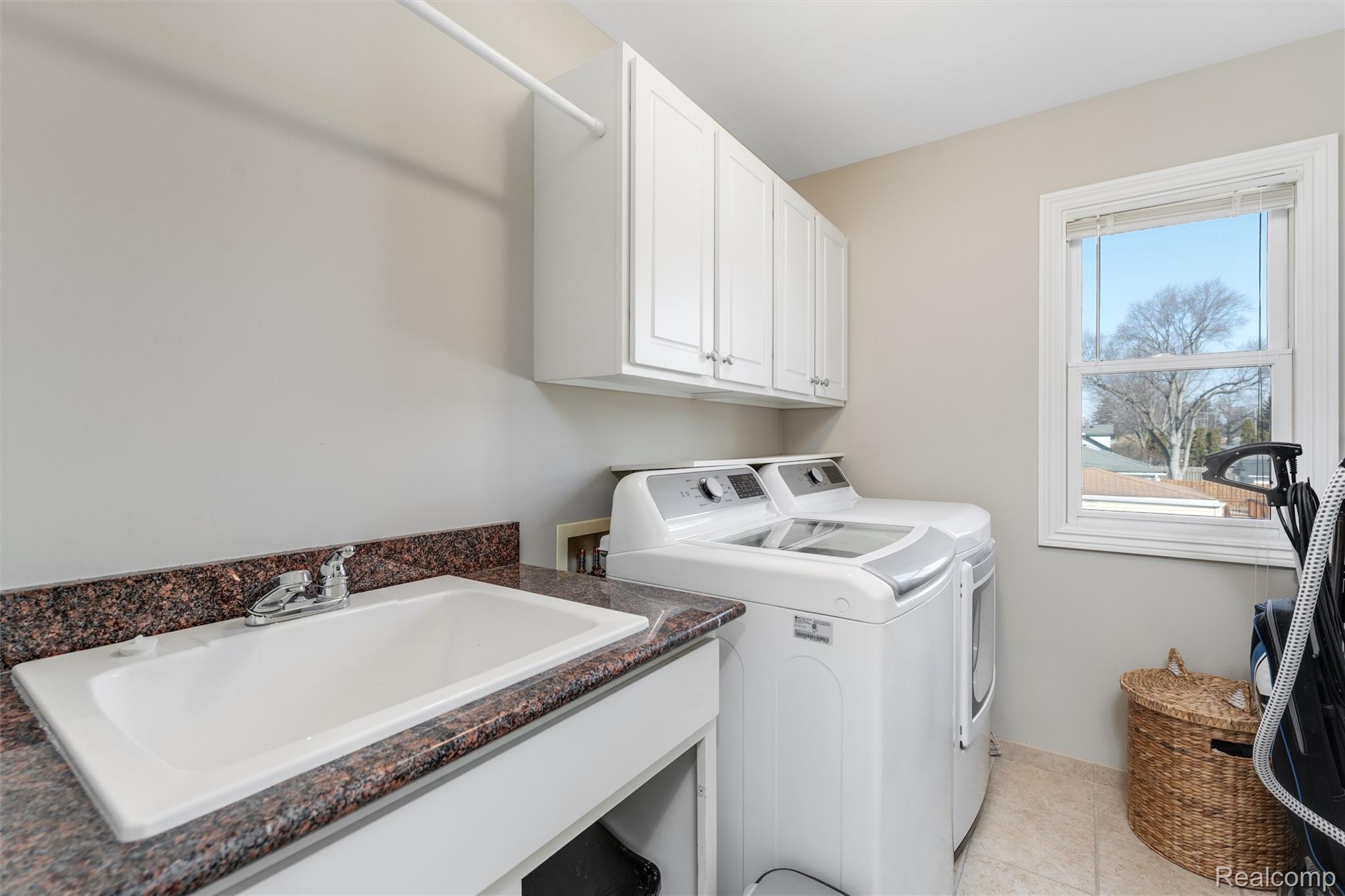 717 S Kenwood Avenue