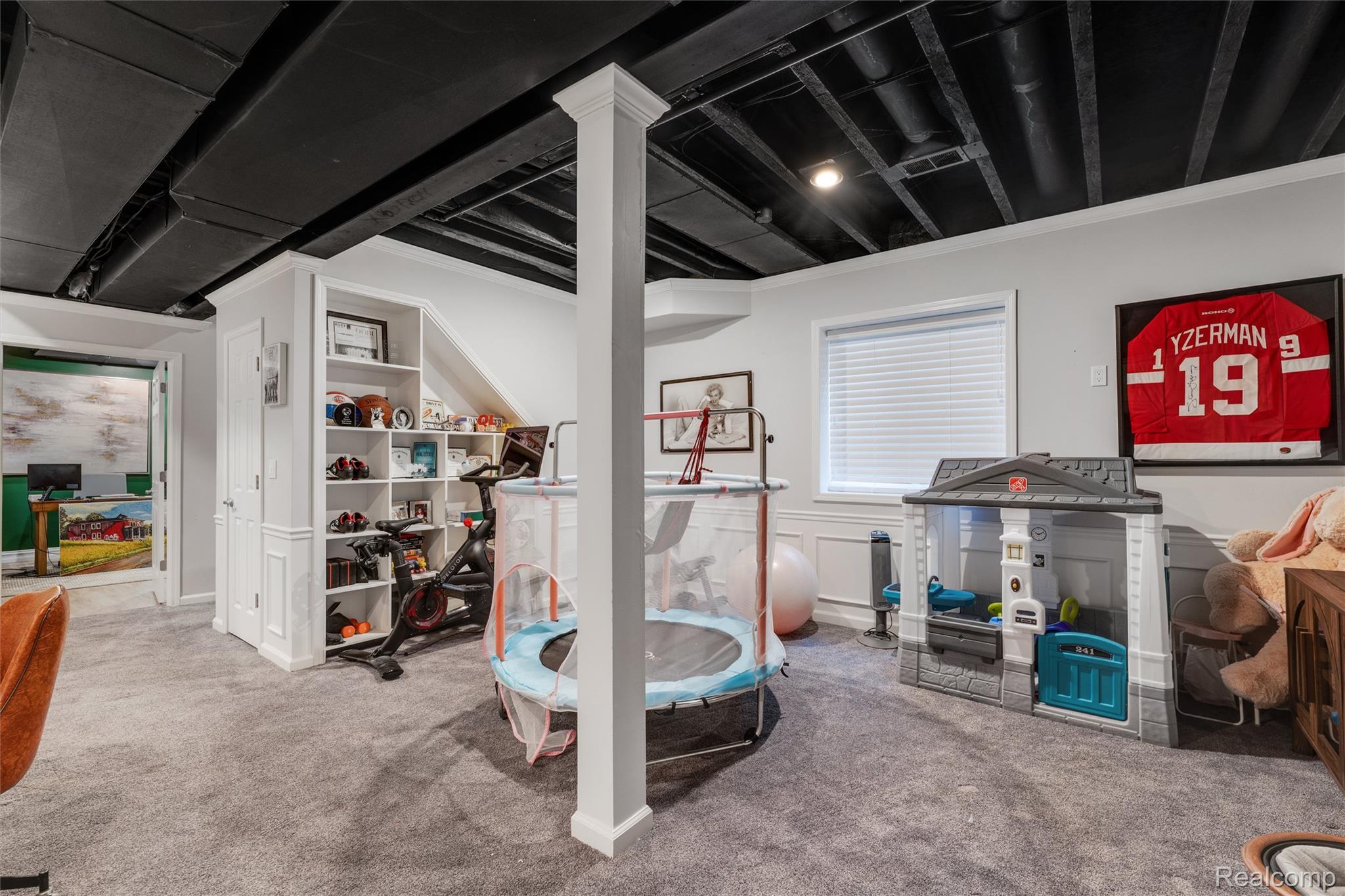 717 S Kenwood Avenue