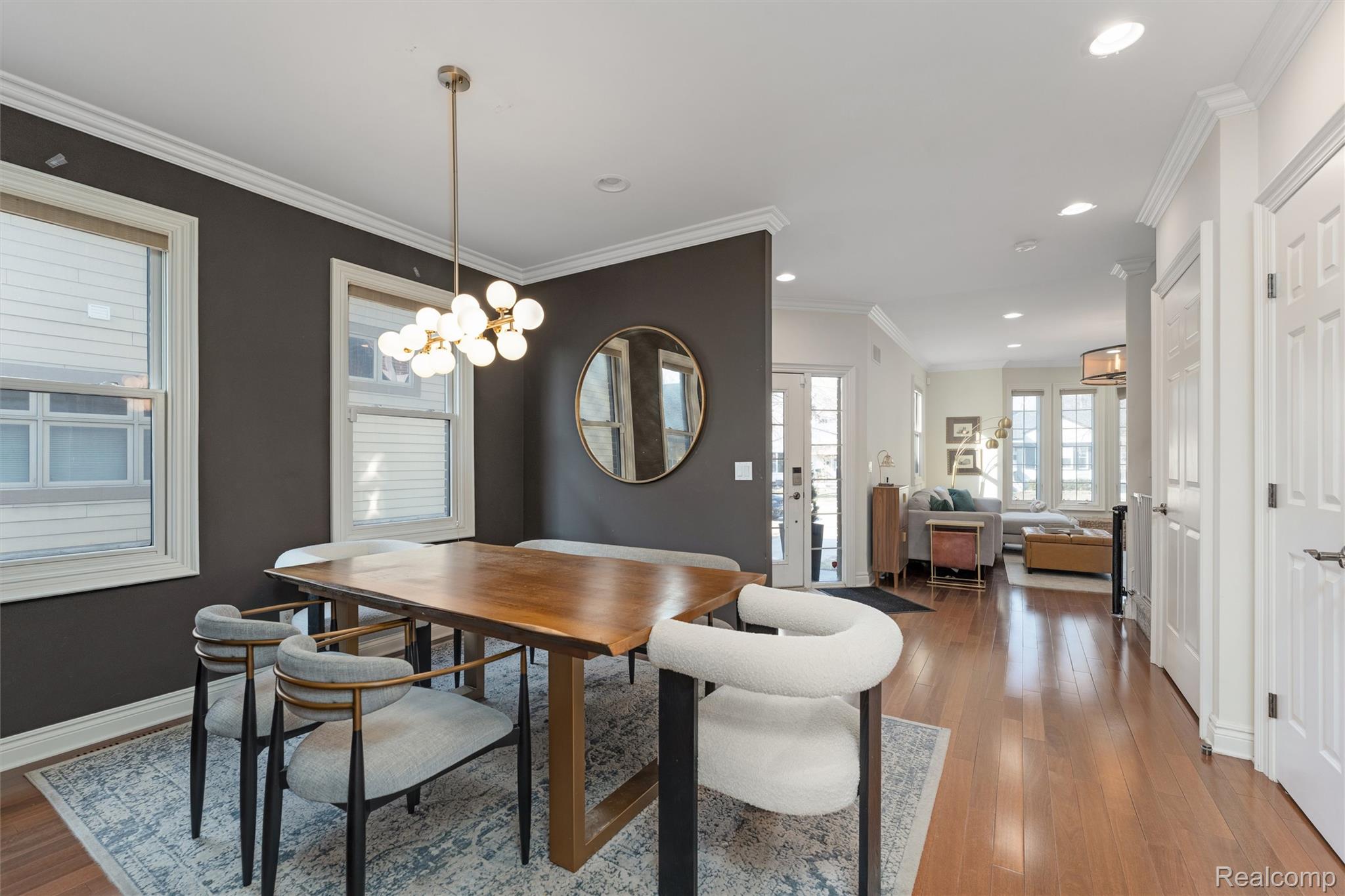 717 S Kenwood Avenue