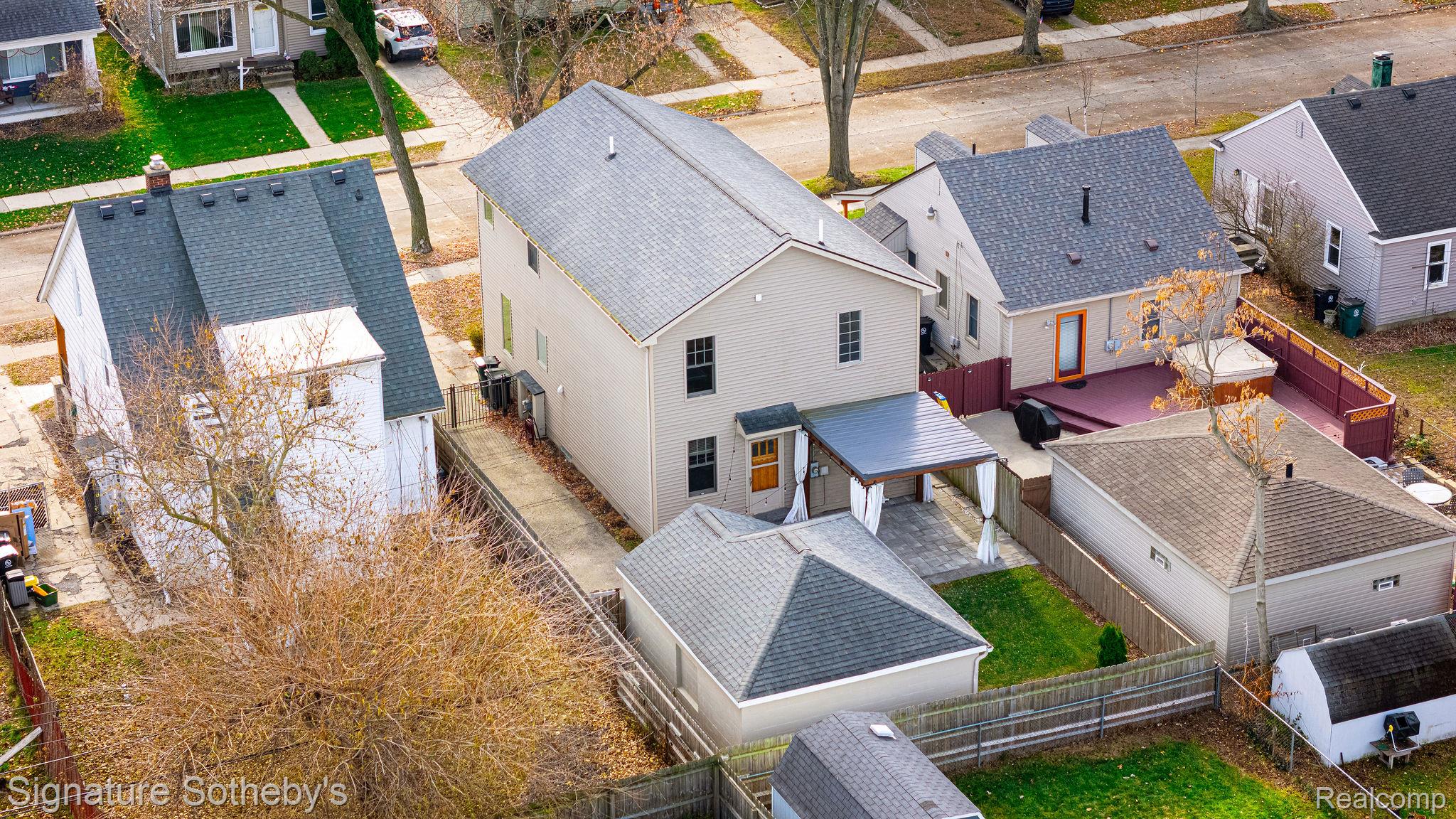 621 DEWEY Street