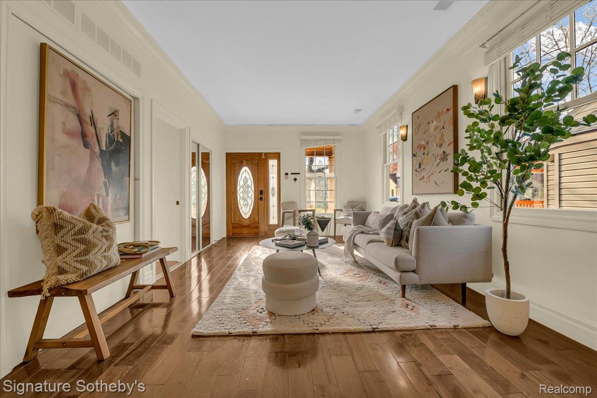 621 DEWEY Street