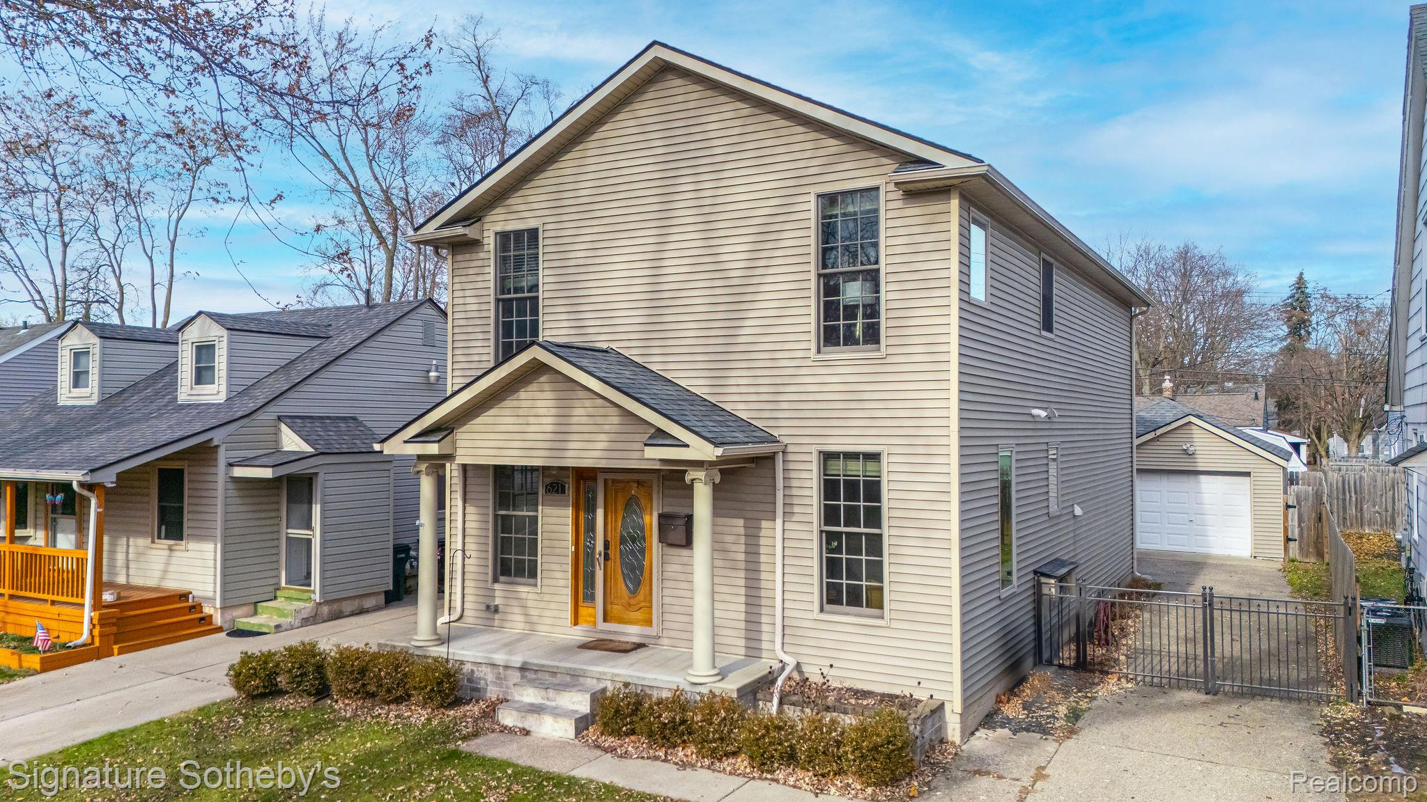 621 DEWEY Street