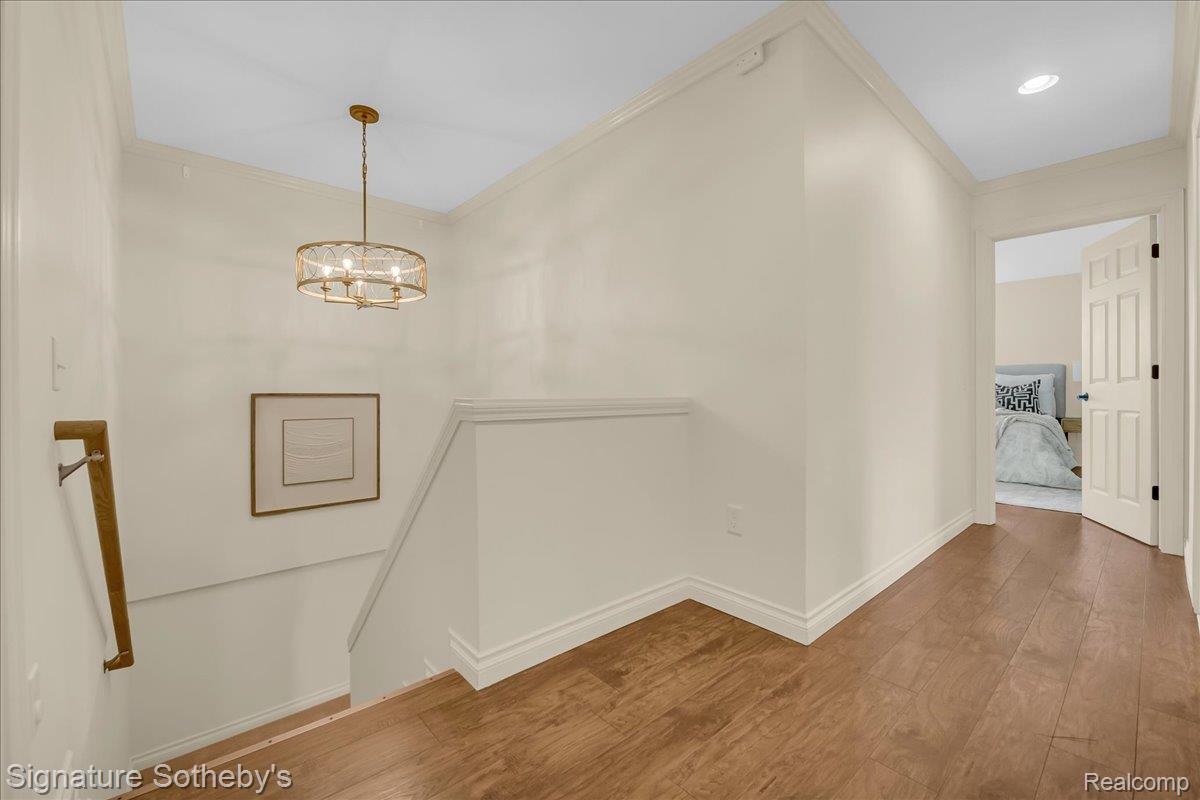 621 DEWEY Street