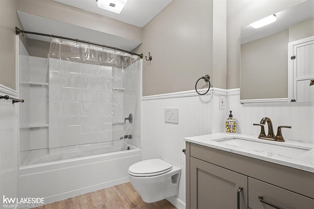 174 W Hollister