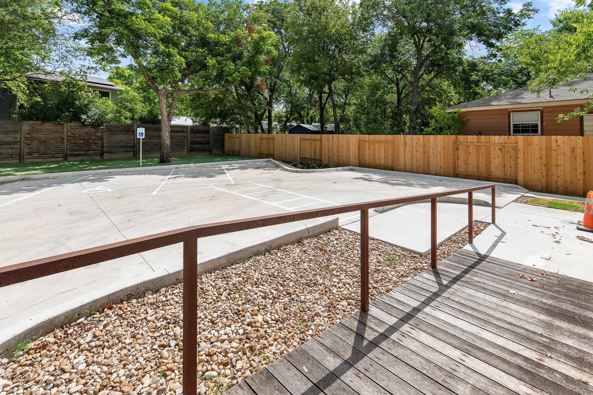 1512 W Koenig Lane LN