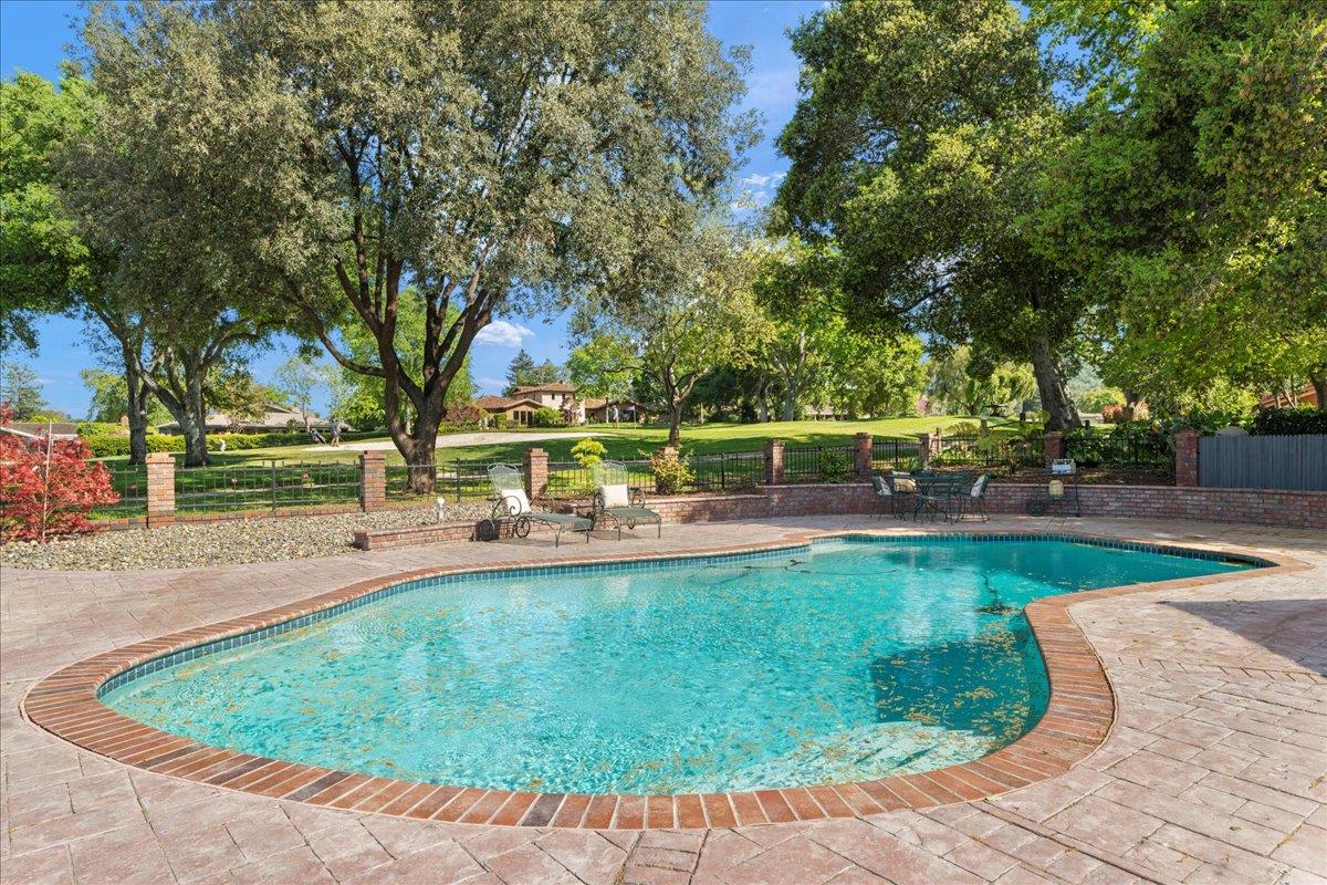 6618 Crystal Springs DR