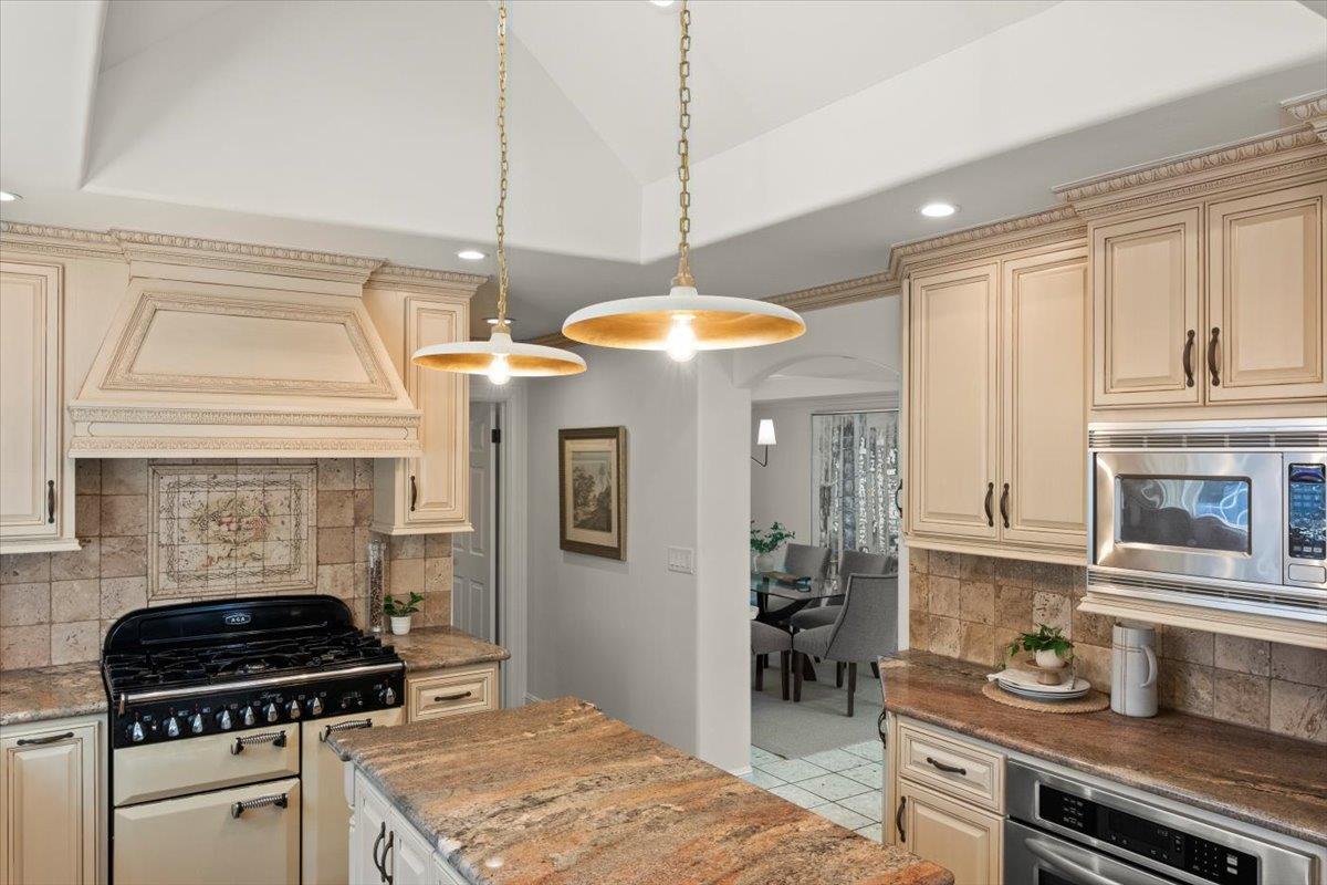 6618 Crystal Springs DR