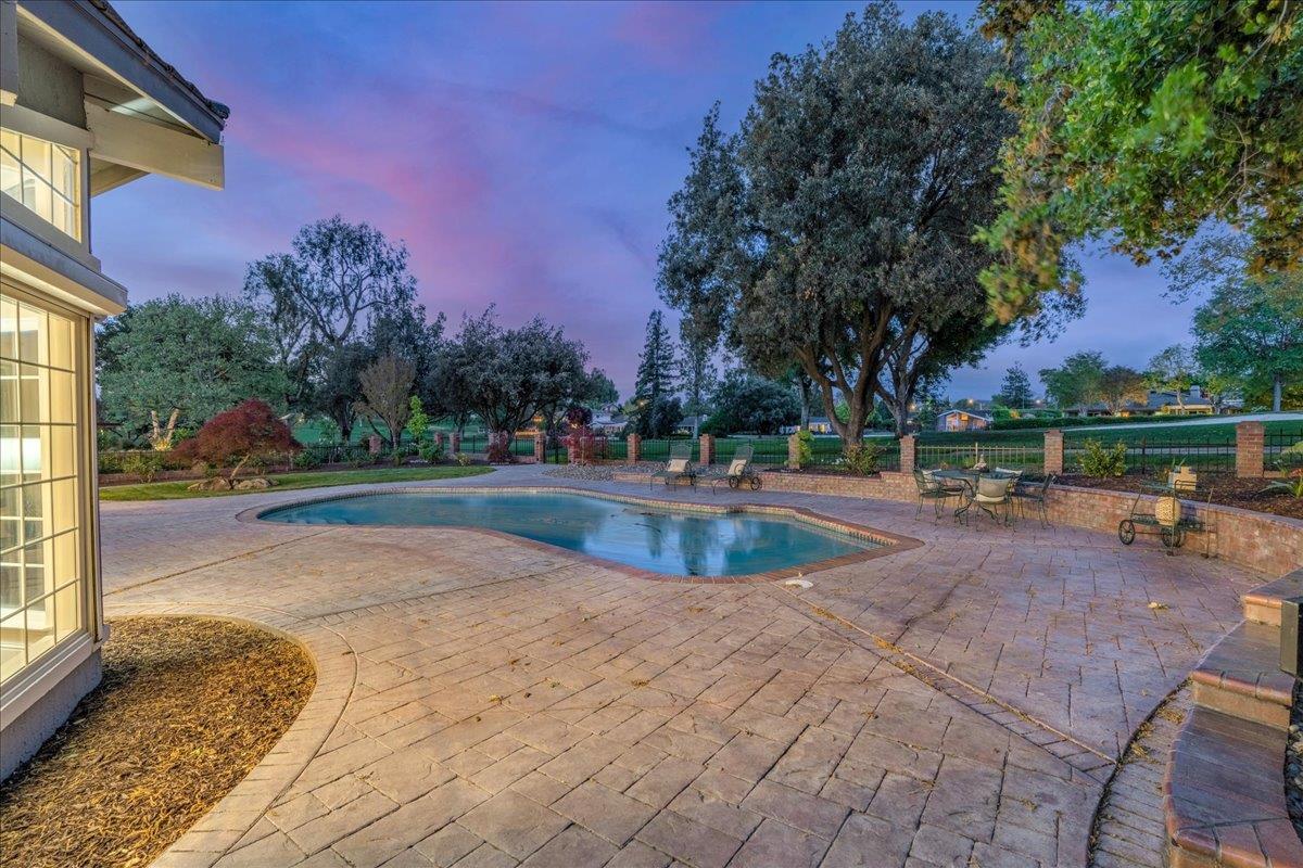 6618 Crystal Springs DR