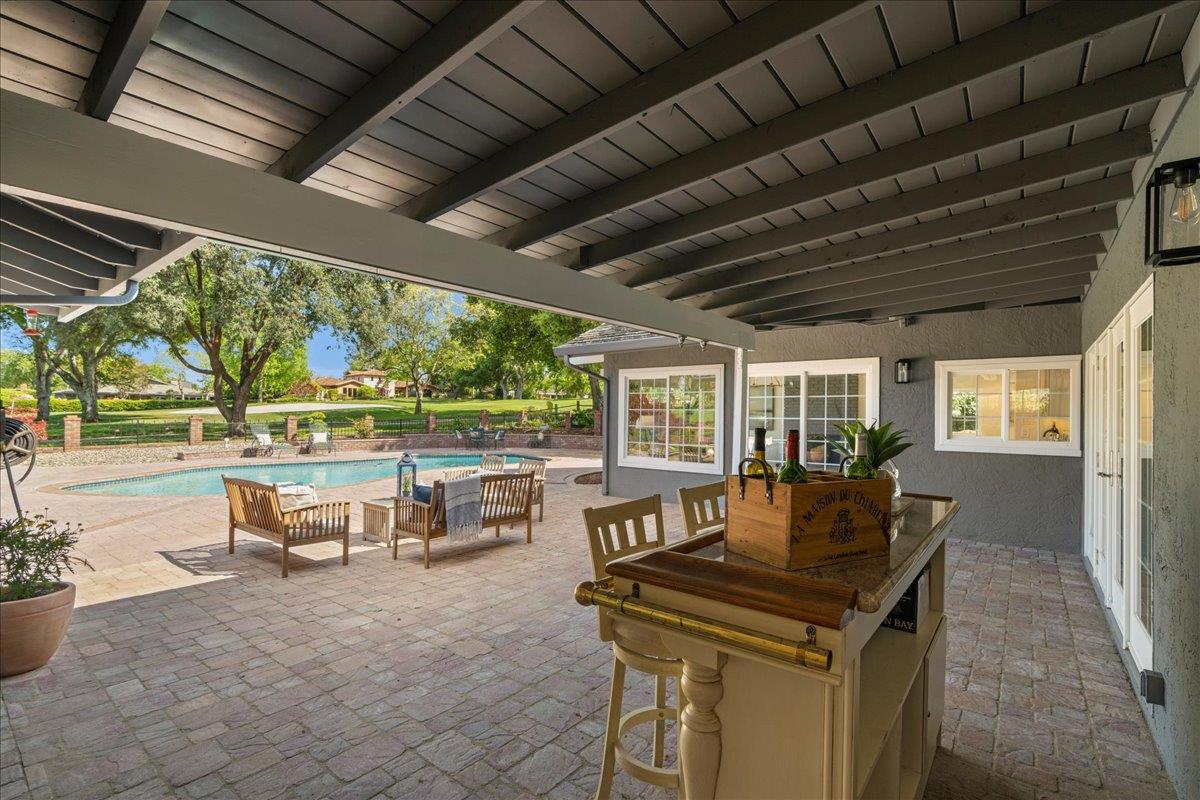 6618 Crystal Springs DR