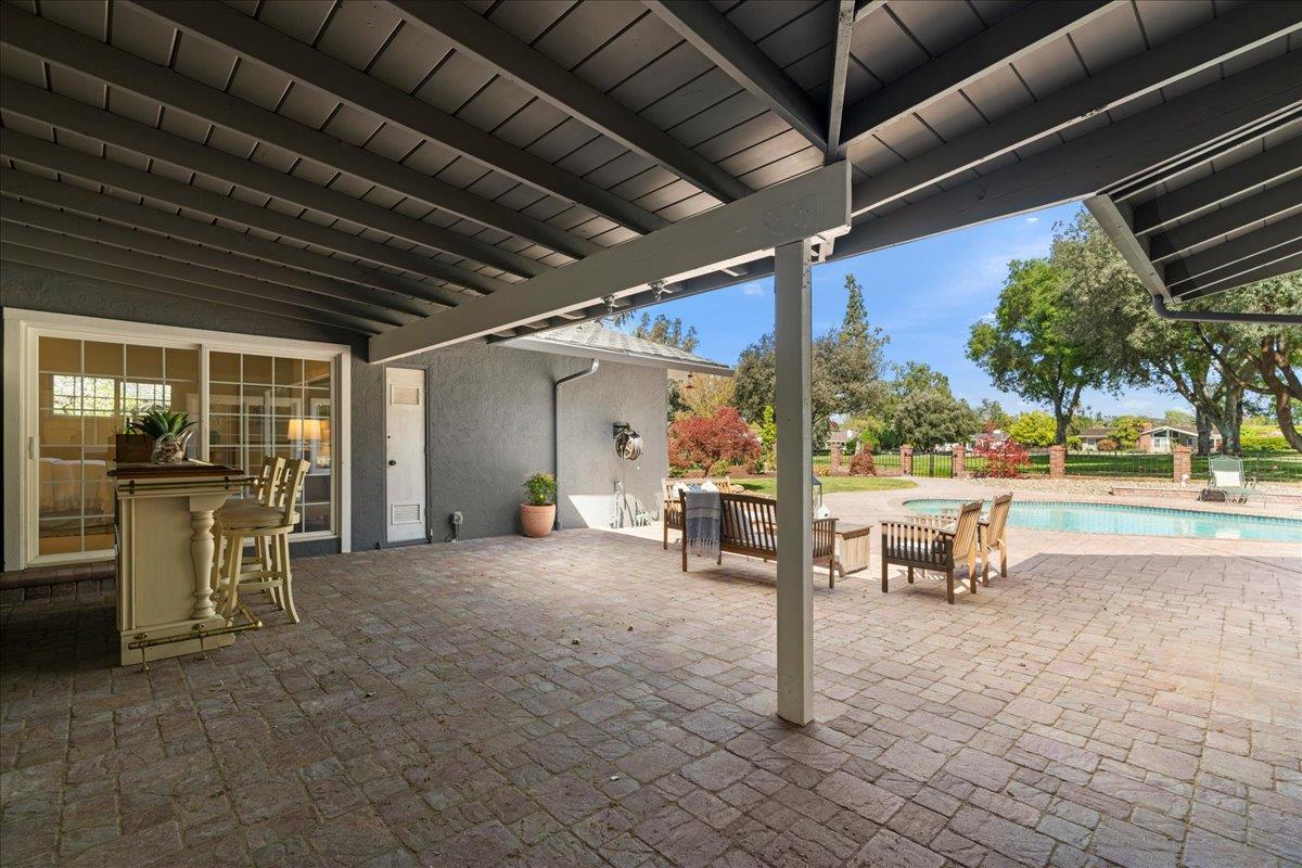 6618 Crystal Springs DR