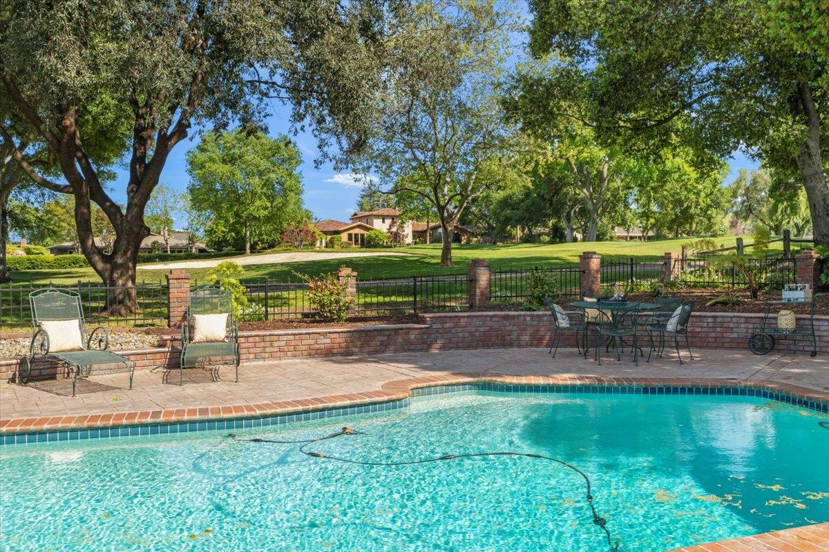 6618 Crystal Springs DR