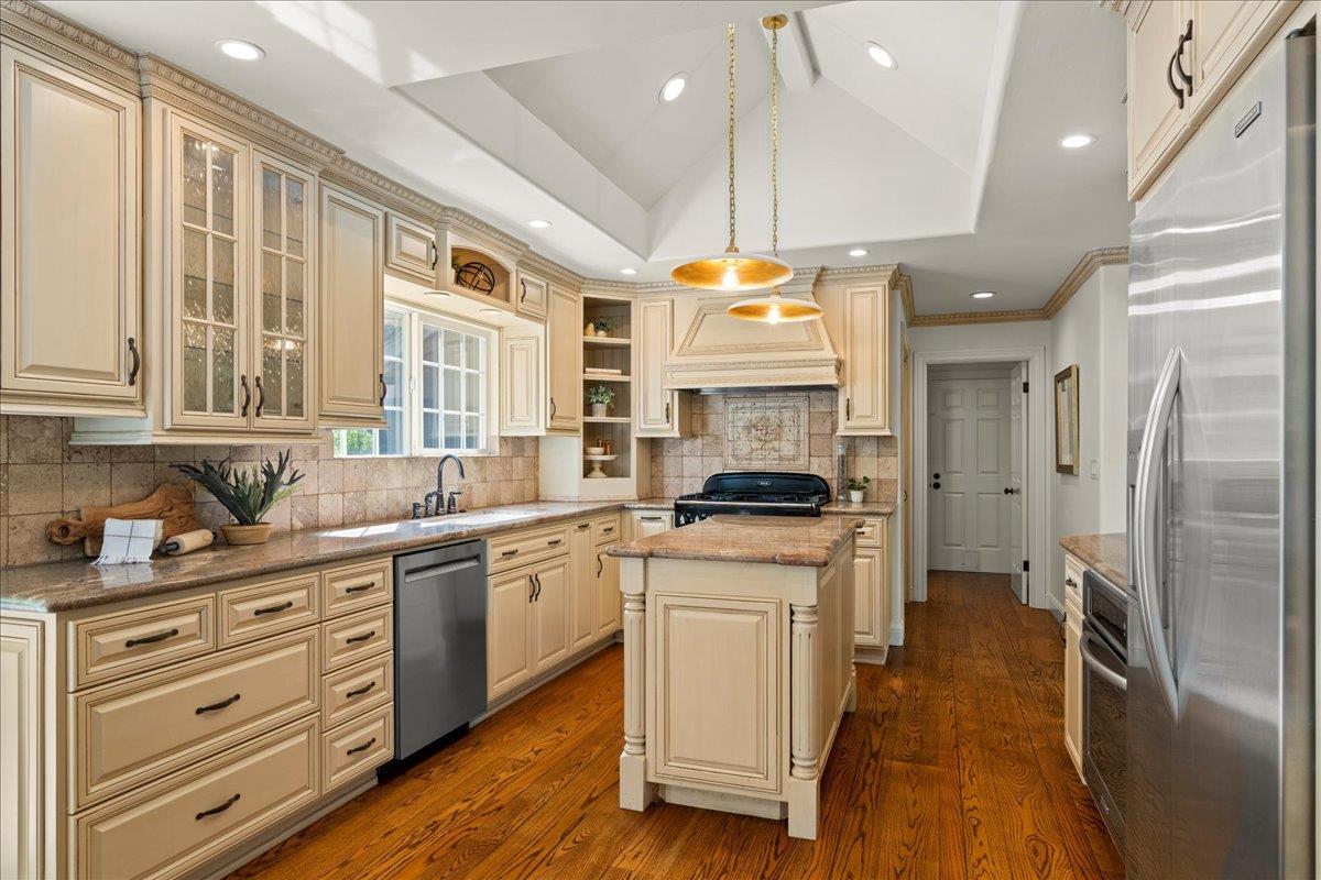 6618 Crystal Springs DR