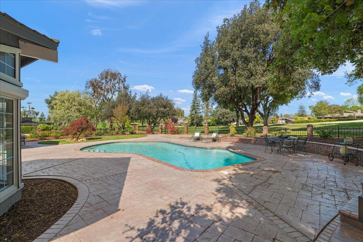 6618 Crystal Springs DR