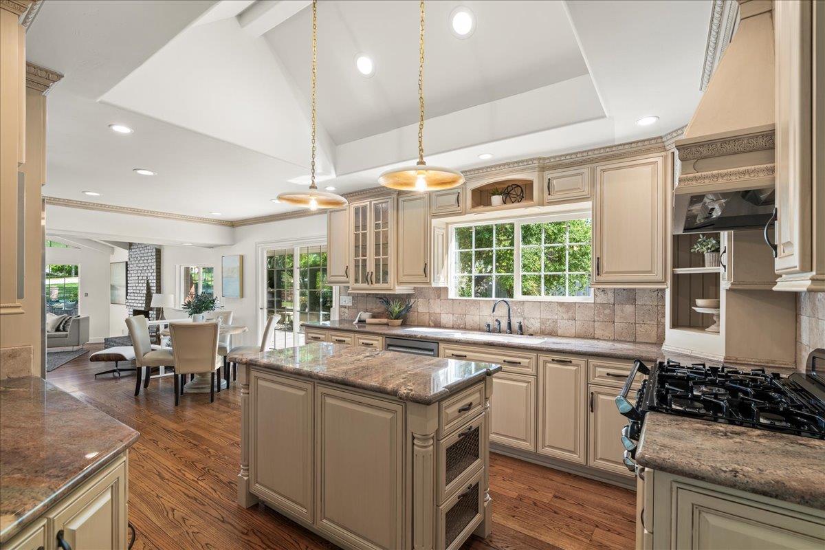 6618 Crystal Springs DR