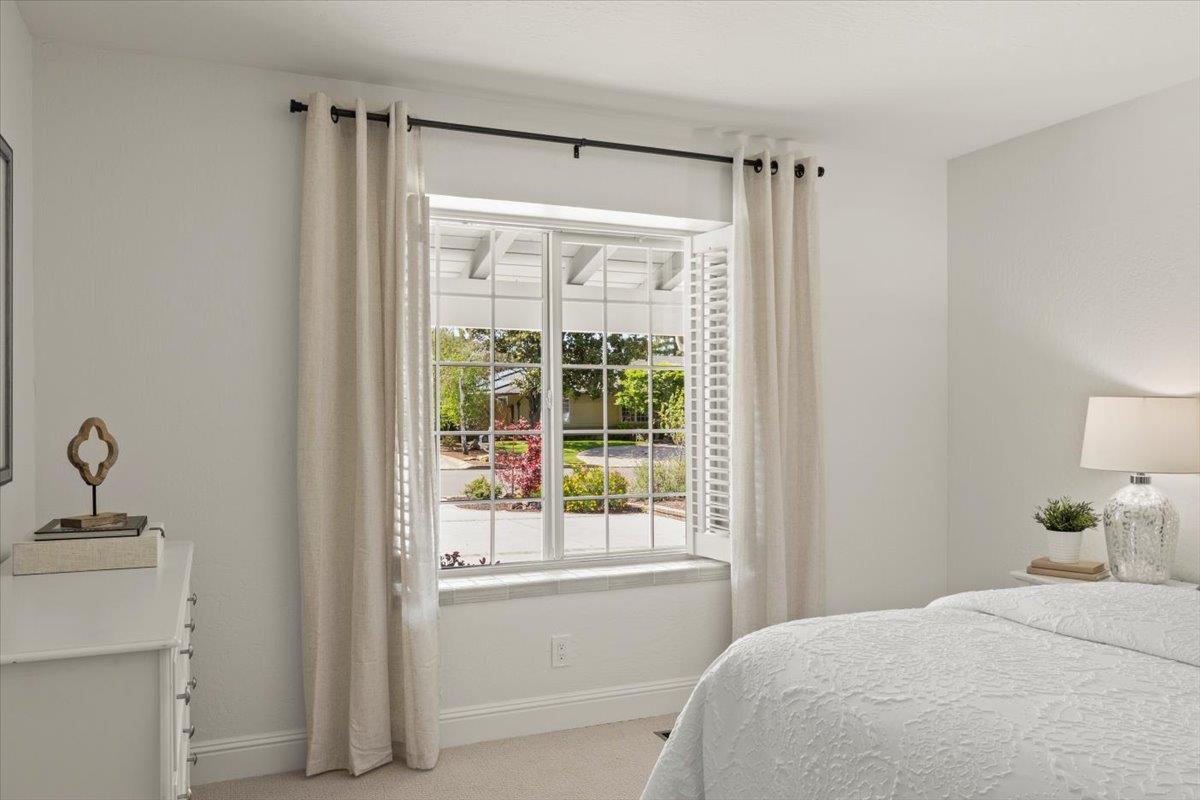 6618 Crystal Springs DR