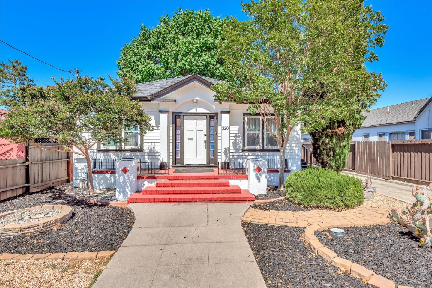 320 N 17th ST