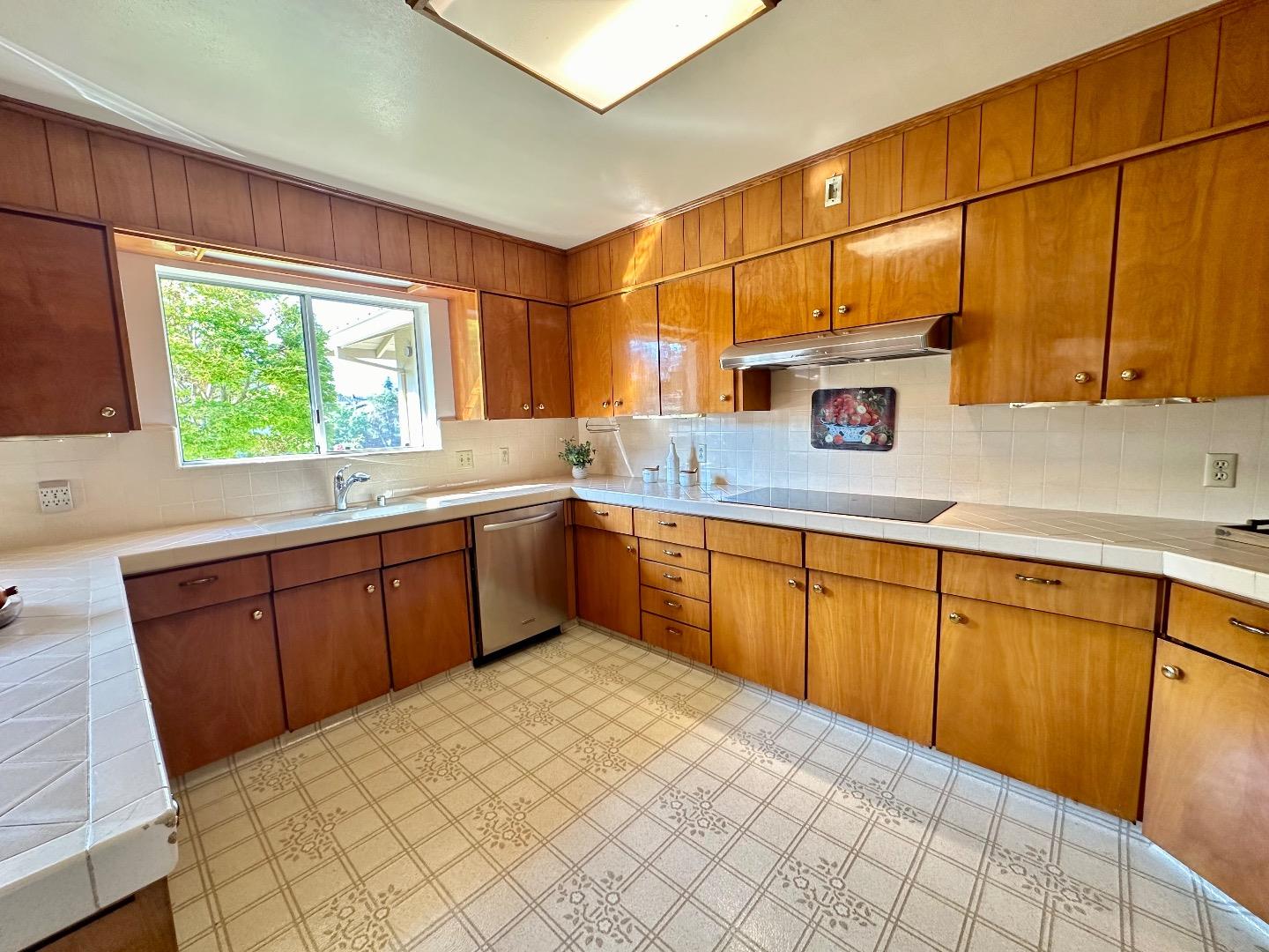 1356 Robsheal DR