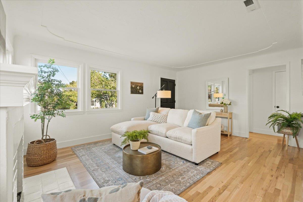 15581 Loma Vista AVE