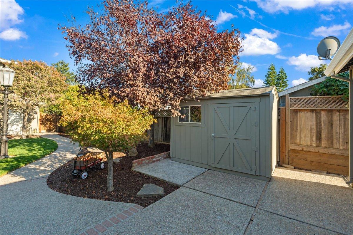 15581 Loma Vista AVE