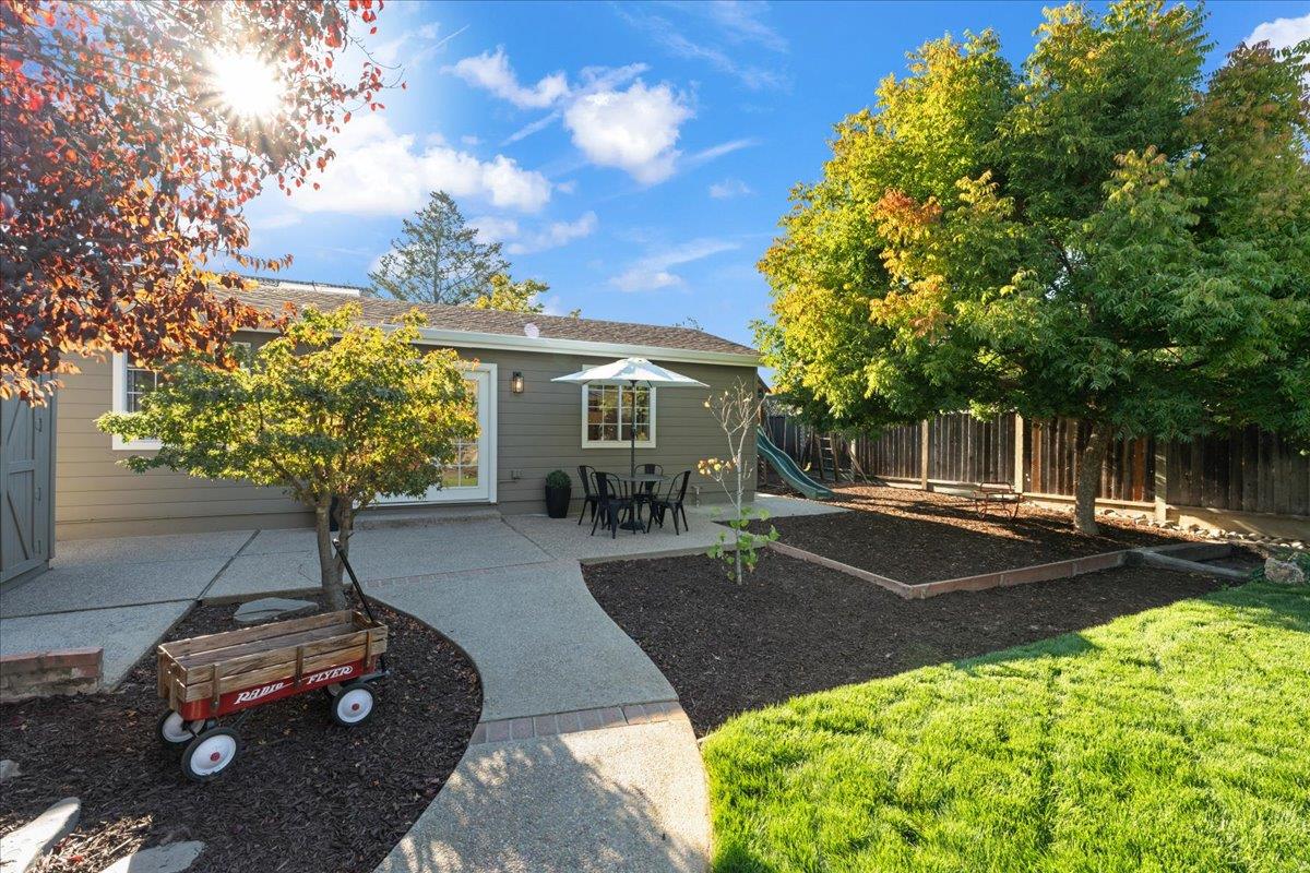 15581 Loma Vista AVE