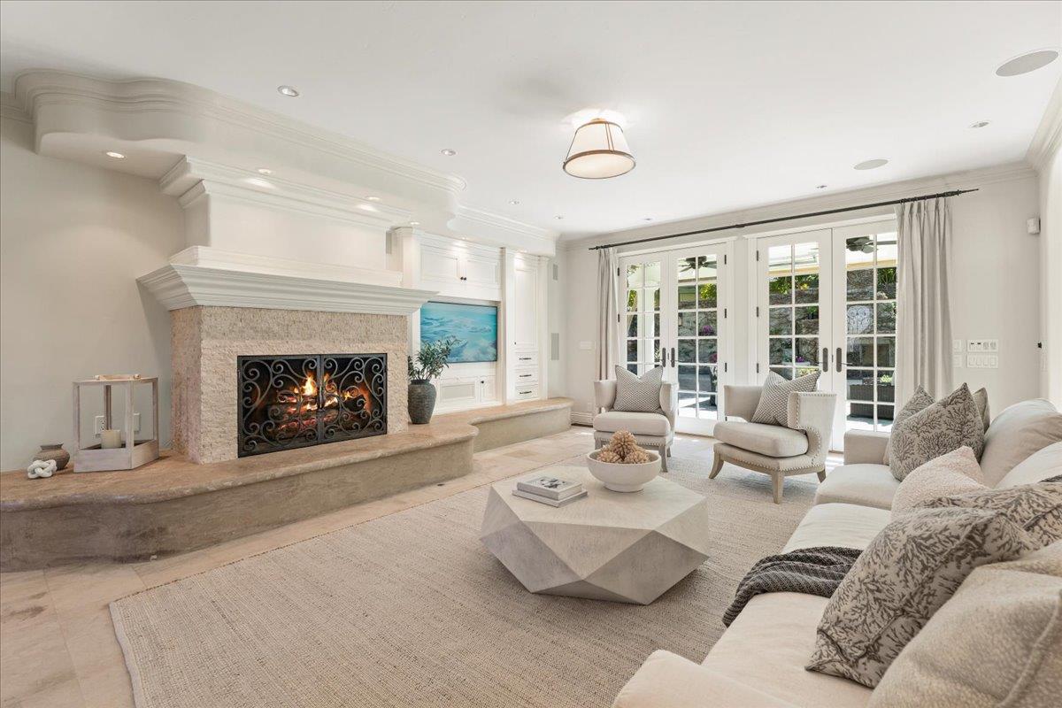 73 Mariposa AVE