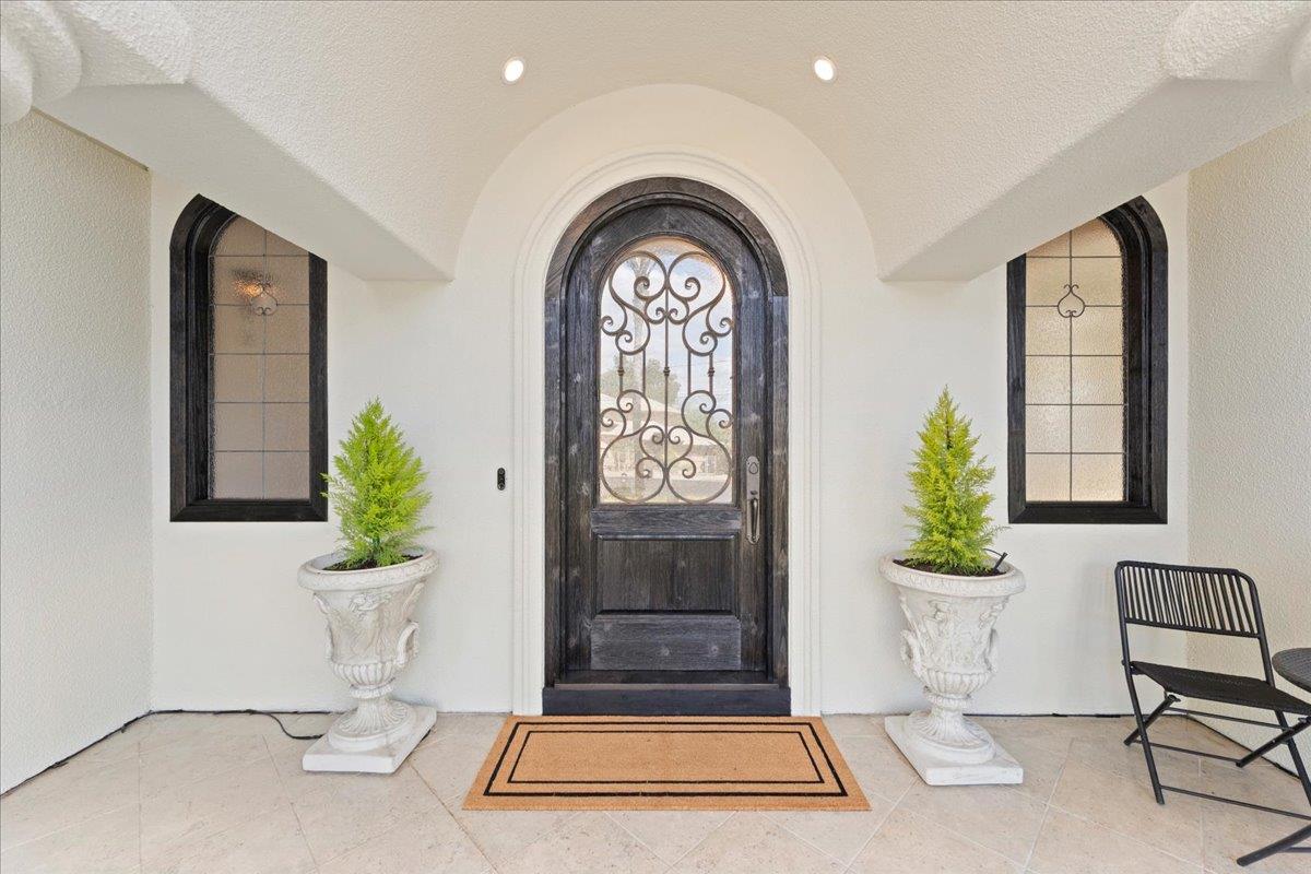 73 Mariposa AVE