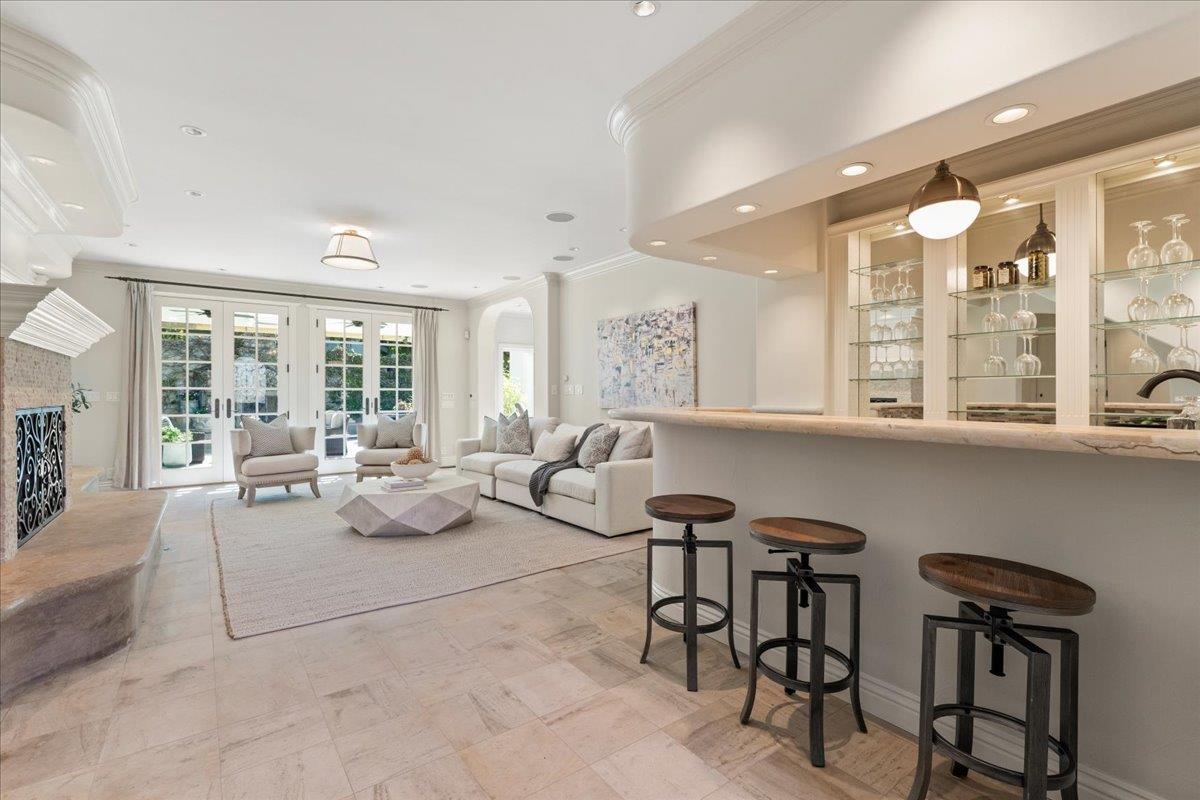 73 Mariposa AVE