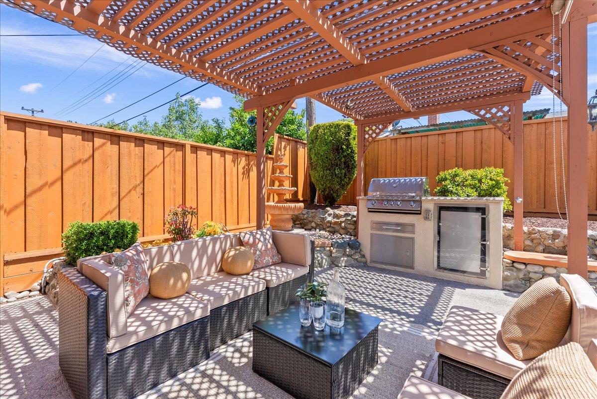 1648 Mount Rainier AVE