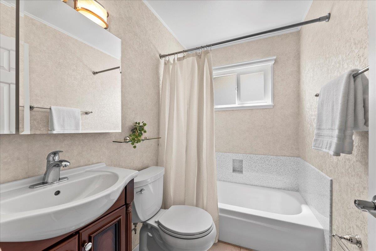 1648 Mount Rainier AVE