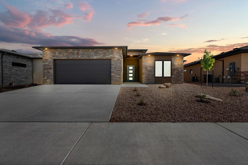2704 Meadowcrest Court