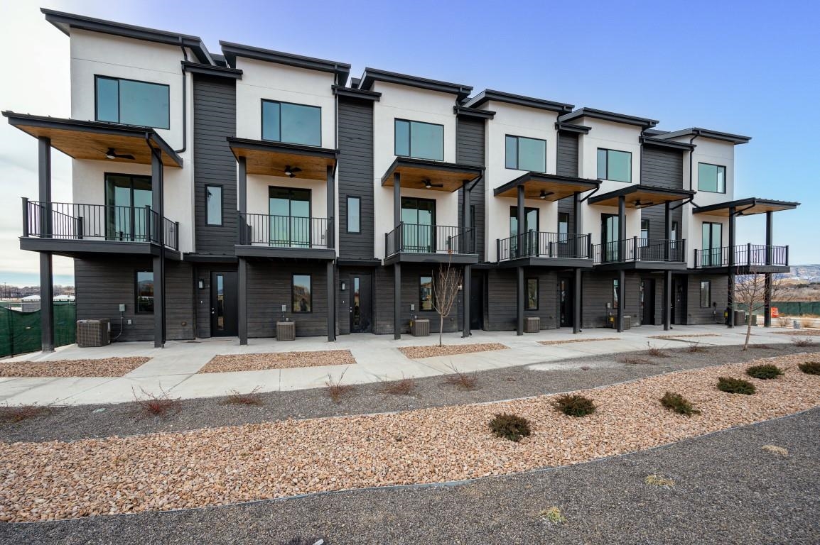 600 Lawrence Avenue Unit: 5