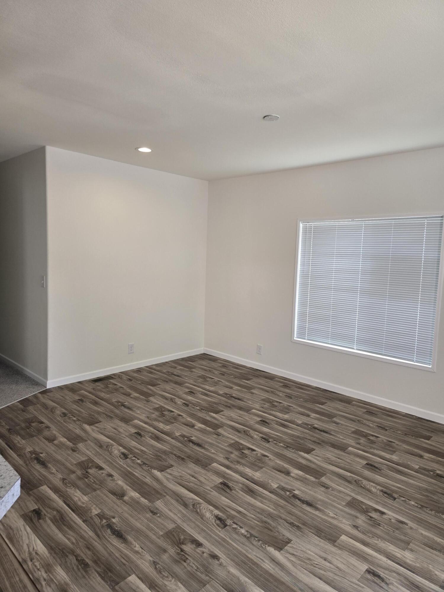 5504 Edith Way
