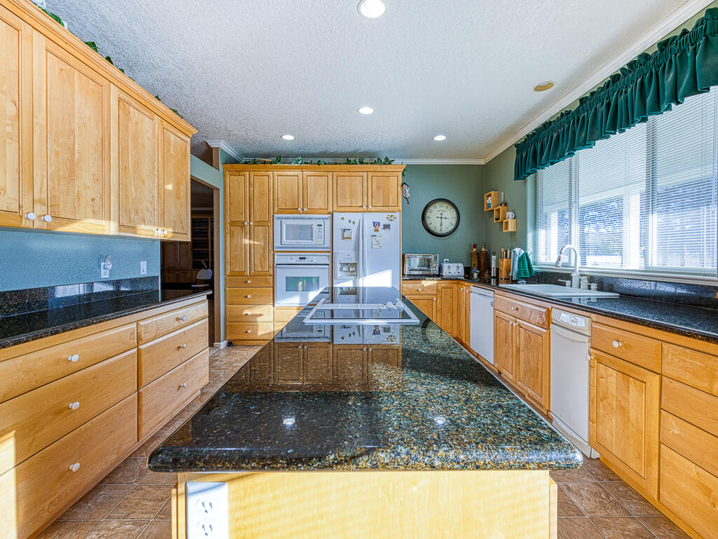 35707 HWY OR140