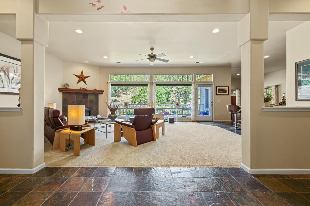 9507 Kestrel Road