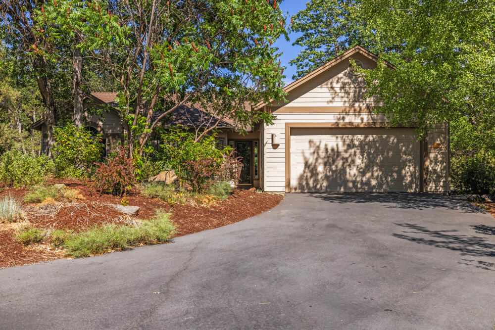 9507 Kestrel Road