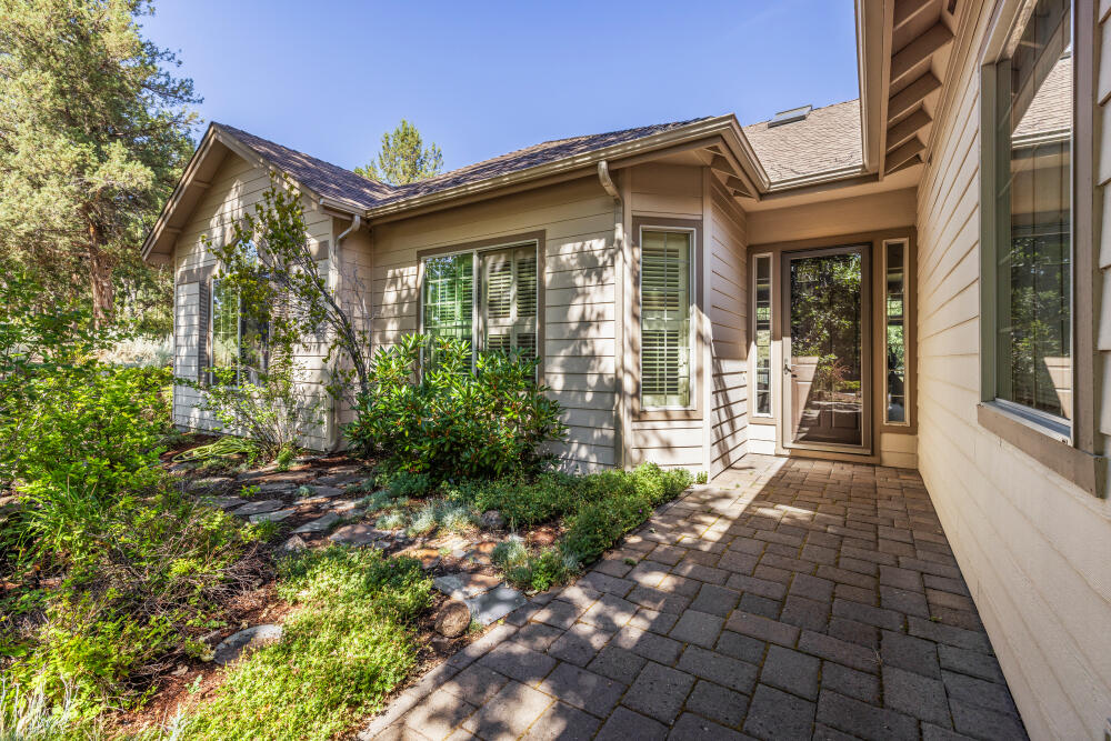 9507 Kestrel Road