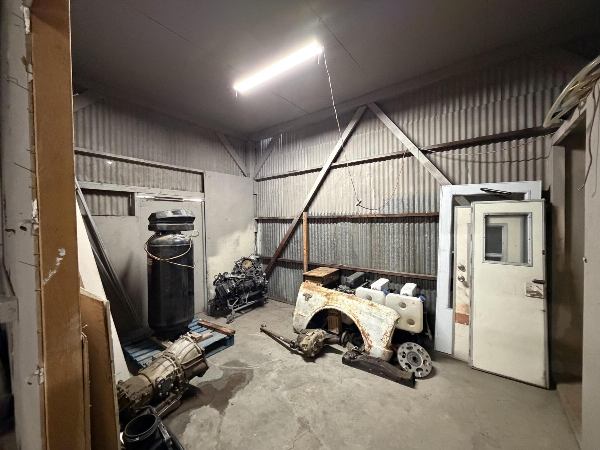 300 Market Street, 310 320