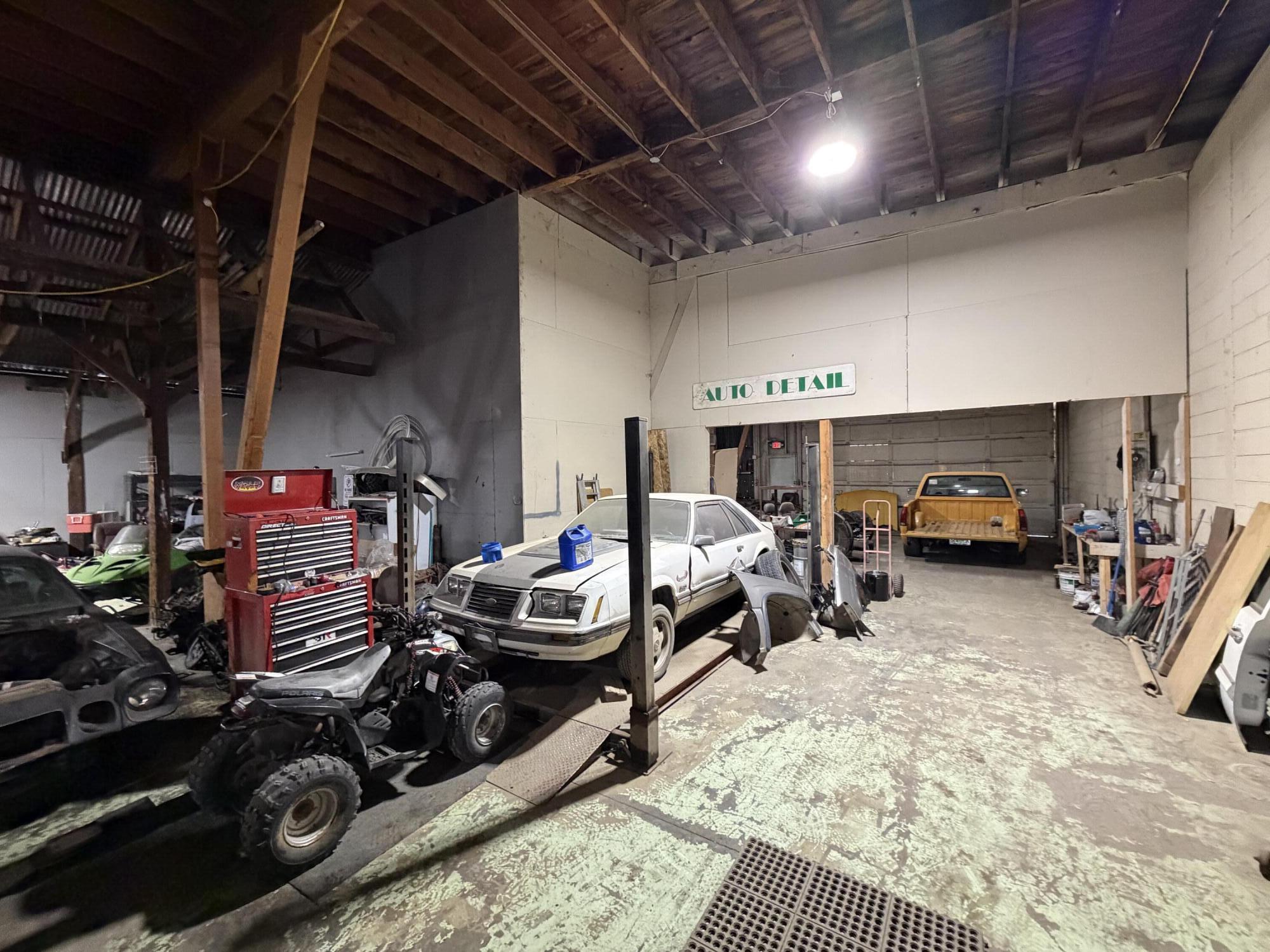 300 Market Street, 310 320