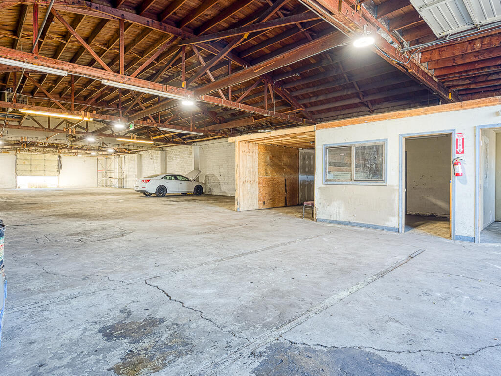 300 Market Street, 310 320